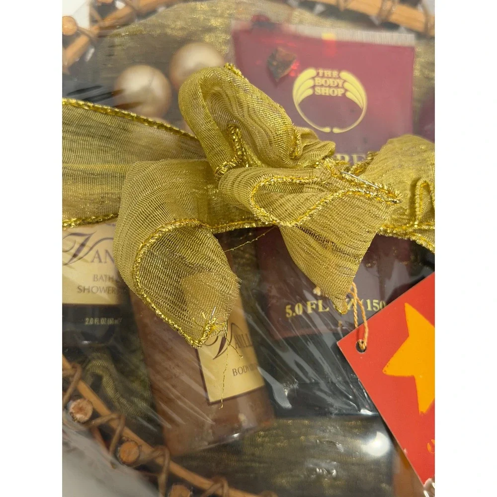 The Body Shop 10-Piece Bath & Body Gift Set Woven Basket Vanilla‎ Strawberry VTG